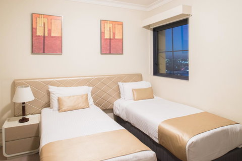 Seasons Harbour Plaza - Accommodation Redcliffe 5