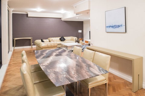 Seasons Harbour Plaza - Accommodation Redcliffe 9