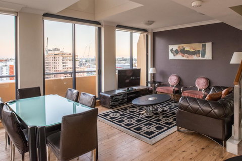 Seasons Harbour Plaza - Accommodation Redcliffe 13