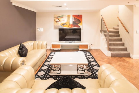 Seasons Harbour Plaza - Accommodation Redcliffe 4