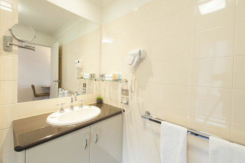 Wagga RSL Club Motel - Accommodation Redcliffe 2