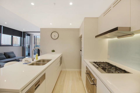 Brand New 3 Bedrooms Apt With Waterfront View - Accommodation Redcliffe 12