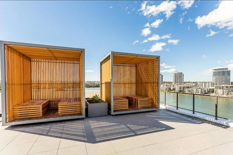 Brand New 3 Bedrooms Apt With Waterfront View - Accommodation Redcliffe 2