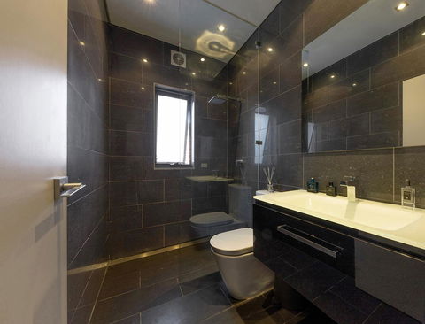 BONDI BEACH PRIME 1 Bedroom + Sunroom - Accommodation Redcliffe 1