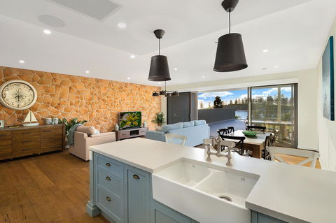 Belle Vue- Penthouse At Black Beach - Accommodation Redcliffe 4