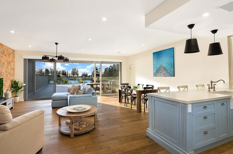 Belle Vue- Penthouse At Black Beach - Accommodation Redcliffe 3
