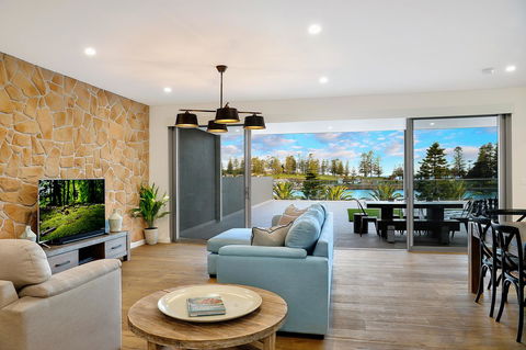 Belle Vue- Penthouse At Black Beach - Accommodation Redcliffe 1