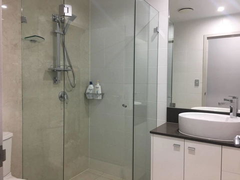 Specious Apartment With 2 Large Bedrooms - Accommodation Redcliffe 17