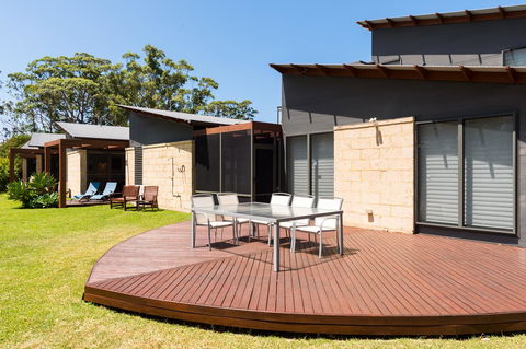 By The Beach B&B Self Contained Apartments - Accommodation Redcliffe 2