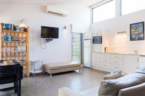By The Beach B&B Self Contained Apartments - Accommodation Redcliffe 9