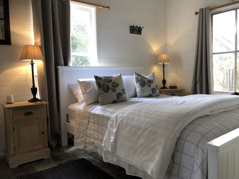 Arcadia - The Barn Cottage & Rosehill Cottage - Accommodation Redcliffe 3