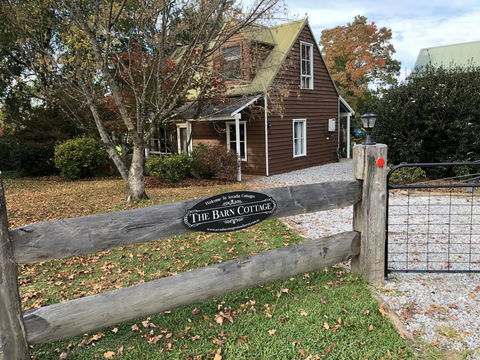 Arcadia - The Barn Cottage & Rosehill Cottage - Accommodation Redcliffe 1