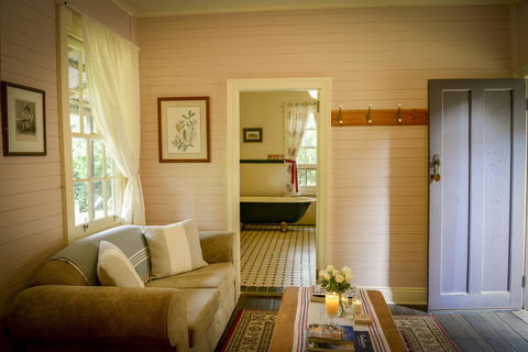 Arcadia - The Barn Cottage & Rosehill Cottage - Accommodation Redcliffe 20