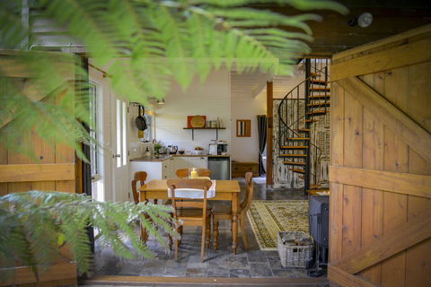 Arcadia - The Barn Cottage & Rosehill Cottage - Accommodation Redcliffe 9