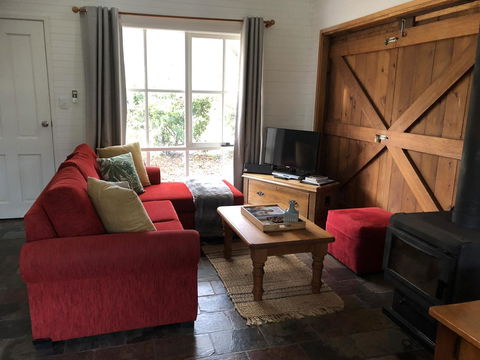 Arcadia - The Barn Cottage & Rosehill Cottage - Accommodation Redcliffe 8