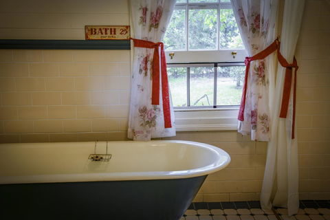 Arcadia - The Barn Cottage & Rosehill Cottage - Accommodation Redcliffe 18