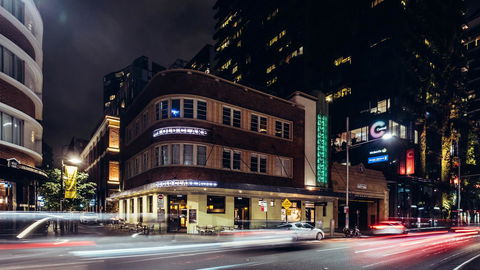 The Old Clare Hotel, Independent Collection By EVT - Accommodation Redcliffe 13