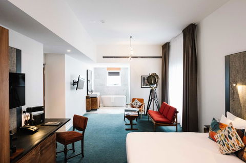 The Old Clare Hotel, Independent Collection By EVT - Accommodation Redcliffe 15