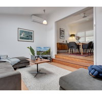 Spacious cottage with views 10 mins from the city - Accommodation Redcliffe