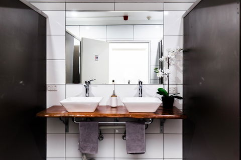 Mad Monkey Broadway - Accommodation Redcliffe 16