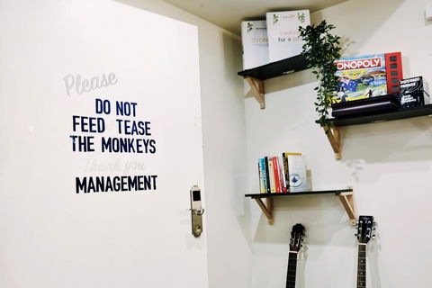 Mad Monkey Broadway - Accommodation Redcliffe 11