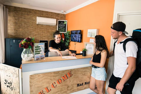 Mad Monkey Broadway - Accommodation Redcliffe 10