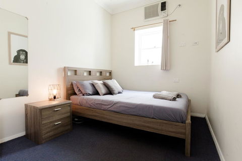Mad Monkey Broadway - Accommodation Redcliffe 1