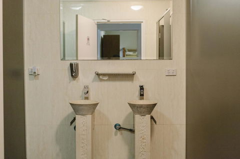 Mad Monkey Broadway - Accommodation Redcliffe 31