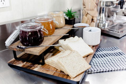 Mad Monkey Broadway - Accommodation Redcliffe 4