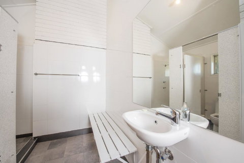 Alpine Gables - Accommodation Redcliffe 1