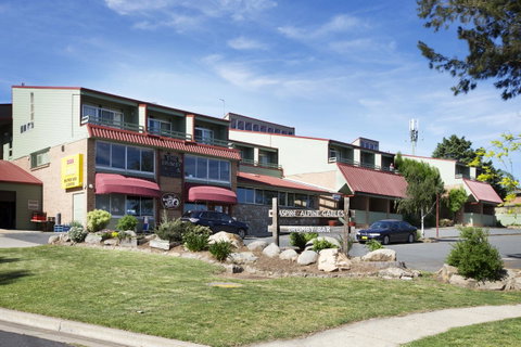 Alpine Gables - Accommodation Redcliffe 0