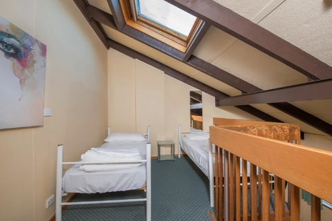 Alpine Gables - Accommodation Redcliffe 28