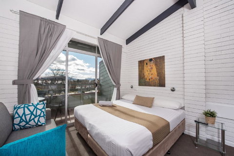 Alpine Gables - Accommodation Redcliffe 14