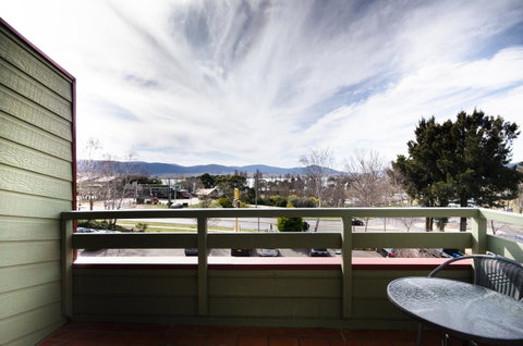 Alpine Gables - Accommodation Redcliffe 3