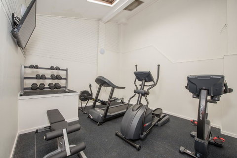 Alpine Gables - Accommodation Redcliffe 12