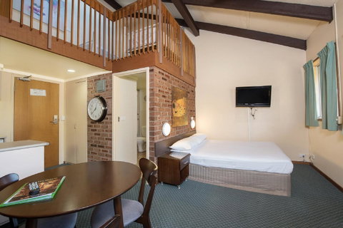 Alpine Gables - Accommodation Redcliffe 16