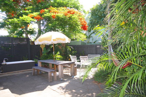 Gidget's Surf Shack - Accommodation Redcliffe 0