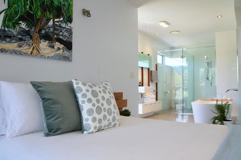 Casuarina Beachfront House - Hostie Properties - Accommodation Redcliffe 9