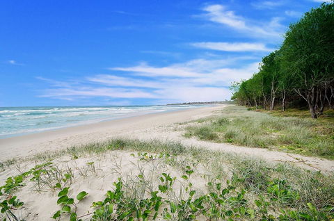 Casuarina Beachfront House - Hostie Properties - Accommodation Redcliffe 2