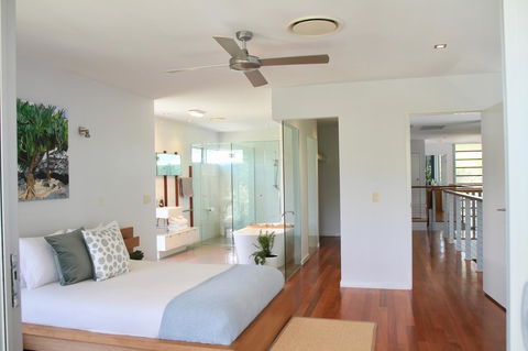 Casuarina Beachfront House - Hostie Properties - Accommodation Redcliffe 3