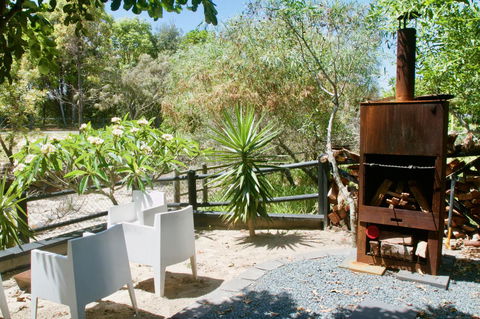 Casuarina Beachfront House - Hostie Properties - Accommodation Redcliffe 15