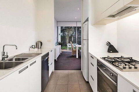 Coast 35 - Accommodation Redcliffe 2