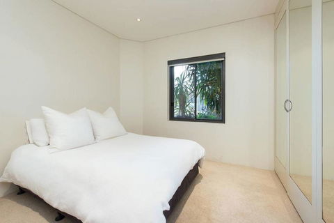 STUNNING MANLY VIEWS - Accommodation Redcliffe 8