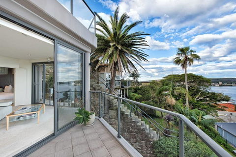 STUNNING MANLY VIEWS - Accommodation Redcliffe 9