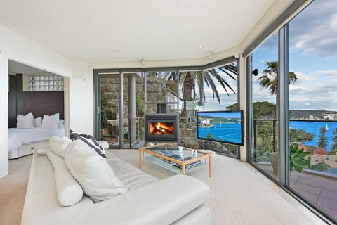 STUNNING MANLY VIEWS - Accommodation Redcliffe 4