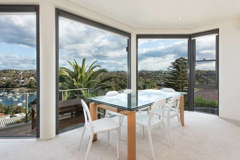 STUNNING MANLY VIEWS - Accommodation Redcliffe 5