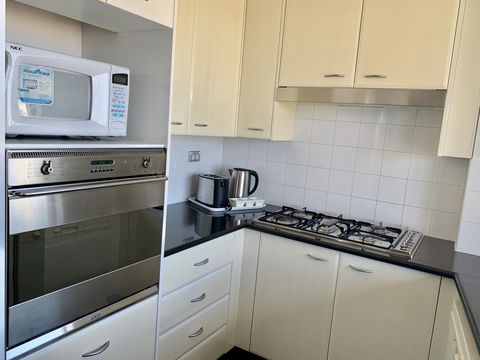 Castle Serviced Apartments - Accommodation Redcliffe 1