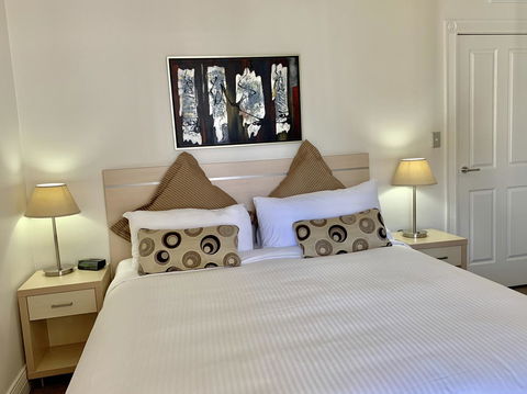 Castle Serviced Apartments - Accommodation Redcliffe 8