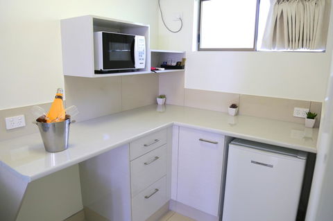 Bay Motel - Accommodation Redcliffe 9