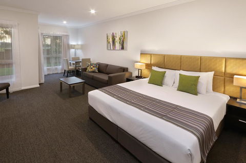 Best Western Plus Bolton On The Park - Accommodation Redcliffe 6